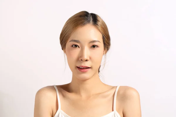 Belle Femme Asiatique Montrant Une Peau Claire Sur Fond Blanc — Photo