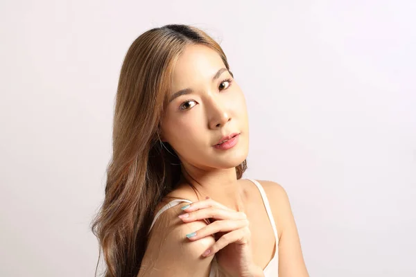 Bella Donna Asiatica Mostra Una Pelle Chiara Sullo Sfondo Bianco — Foto Stock