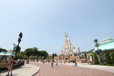 Hong Kong Disney Land, Hong Kong - 27 Nisan 2023: Hong Kong 'da Disneyland adlı ünlü tema parkı.