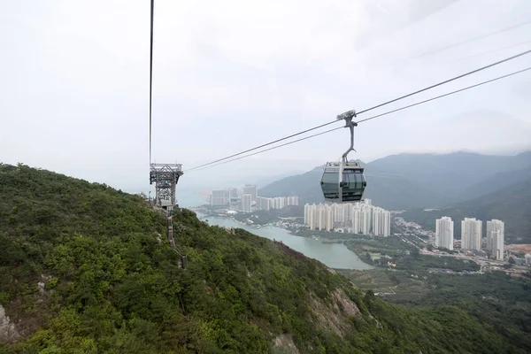 香港昂坪 2023年4月27日 由缆车前往大屿山观看昂坪 — 图库照片