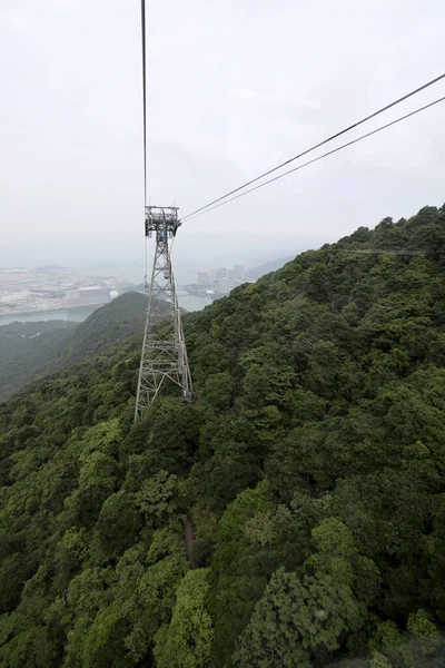 香港昂坪 2023年4月27日 由缆车前往大屿山观看昂坪 — 图库照片