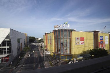 Bangkok, Tayland - 4 Haziran 2023: Alışveriş merkezi manzarası Paradise Park Tayland halkı için Bangkok yakınlarındaki Samut Prakarn 'da yaşıyor.