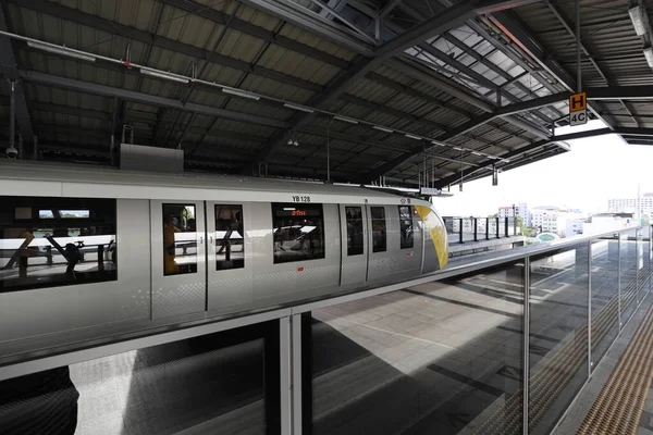Bangkok Tajlandia Czerwca 2023 Żółta Linia Jednoszynowe Niebo Pociąg Bangkoku — Zdjęcie stockowe