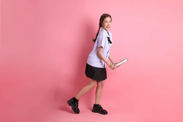 Asijské Dívka Thajské Studentské Uniformě Stojící Růžovém Pozadí — Stock fotografie