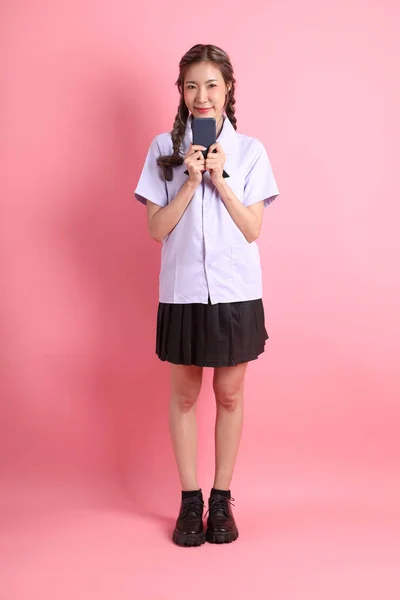 Menina Asiática Tailandês Estudante Uniforme Sobre Fundo Rosa — Fotografia de Stock