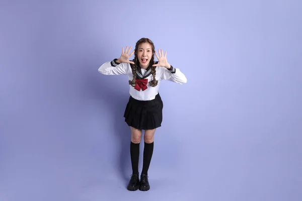 Ázsiai Lány Japán Diák Egyenruha Áll Lila Háttér — Stock Fotó