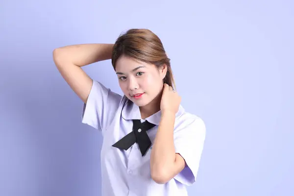 Ázsiai Lány Thai Diák Egyenruha Áll Lila Háttér — Stock Fotó