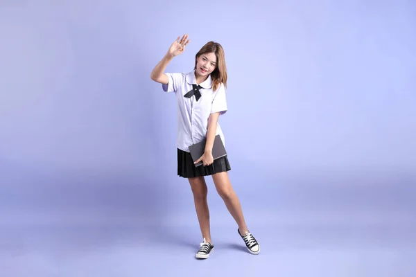 Het Aziatisch Meisje Thai Student Uniform Staan Paarse Achtergrond — Stockfoto