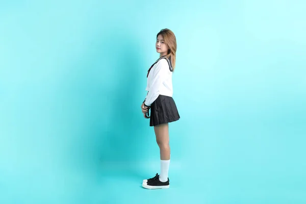 Het Aziatisch Meisje Japans Student Uniform Staan Groene Achtergrond — Stockfoto