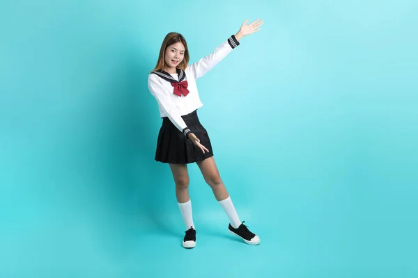 Ázsiai Lány Japán Diák Egyenruha Áll Zöld Háttér — Stock Fotó