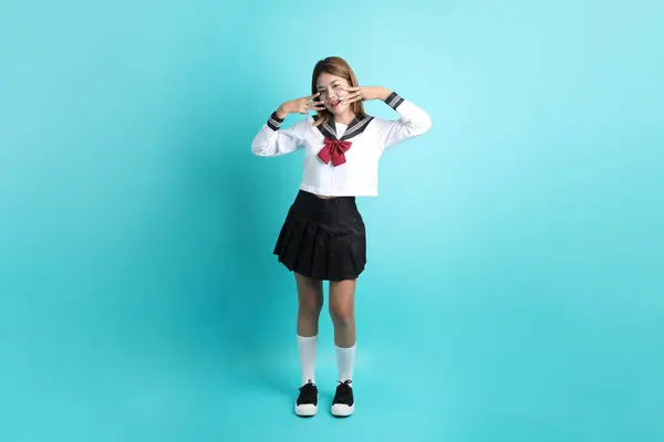 Menina Asiática Uniforme Estudantil Japonês Sobre Fundo Verde — Fotografia de Stock