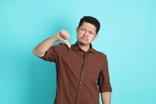 Homme Asiatique Adulte Vêtements Décontractés Intelligents Debout Sur Fond Vert — Photo