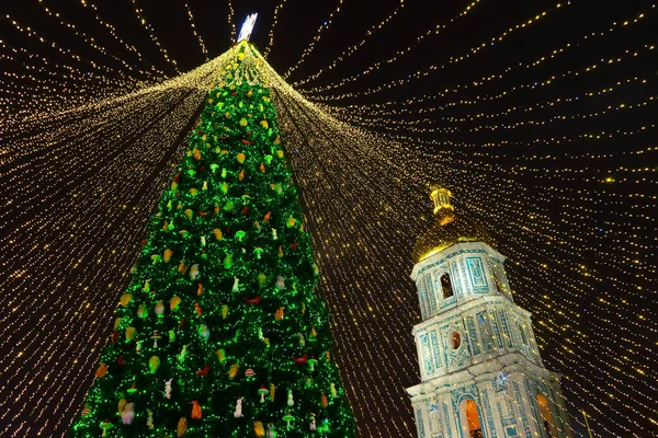 Wakacyjne Wiat Choinki Nocy Centralnym Placu Miasta Kij Ukraina Świecące — Zdjęcie stockowe