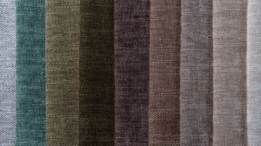 Parlak renkli tekstil örnekleri koleksiyonu. Kumaş örnekleri, seçim için farklı renklerde ayarlanmış. Mobilya ve iç döşemeler için çeşitli renklerde döşemeler. Kumaş dokusu arkaplanı