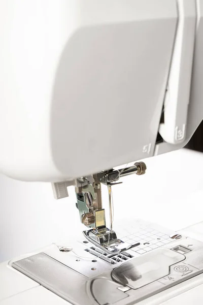 Modern White Sewing Machine Presser Foot Closeup Macro Sewing Equipment — Stock Photo, Image