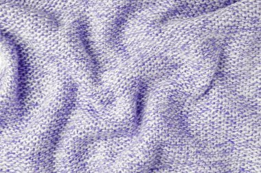 Mor ve beyaz renkli melanj, kaşmir yün kumaş dokusu örüyor. Buruşuk, buruşuk örgü kumaş, tekstil yapı, kumaş yüzey, örgü kumaş dokuma.