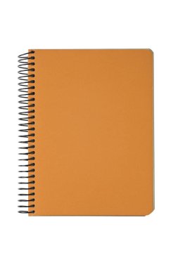 Kapalı spiral kaplı, turuncu kaplı not defteri beyaz arka planda izole edilmiş. Üst görünüm, metin, şablon ve modelleme için boşluk kopyala.