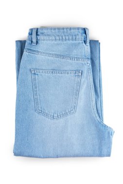 Denim blue jean, katlanmış kot pantolon arka tarafı, cebi beyaz arka plan, üst manzara. Moda konsepti, iş, alışveriş, satış.
