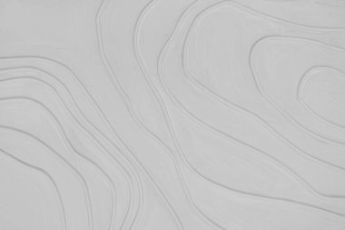 Rastgele dışbükey çizgiler ve dalga desenli hacimli kabartma kabartma yüzeyi olan alçı duvar, beyaz alçıtaşı dokusu paneli. İç dekorasyon, tasarım elemanı. Duvar kağıdı, arkaplan, arkaplan, kopyalama alanı