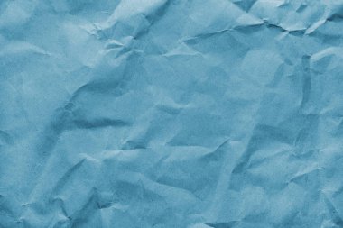 Geri dönüştürülmüş mavi renkli kağıt dokusu. Buruşuk kağıt arka plan, kaba karton yüzey, duvar kağıdı, fon. Tasarım ögesi, metin için boşluk kopyala