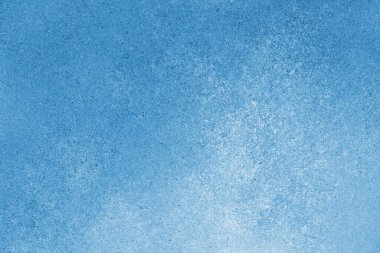 Mavi rengin farklı tonlarına sahip soyut grungy desen arkaplanı. Boyanmış tuval, beton yüzey, stüdyo arkaplanı, kumlu desenli efekt
