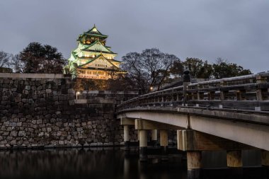 Osaka Kalesi, Japonya 'nın Osaka kentinde bir Japon kalesidir. Kale Japonya 'nın en ünlü simgelerinden biridir.
