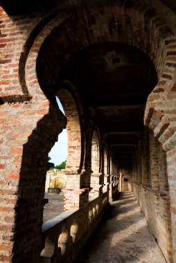 Kellie 'nin Kalesi Batu Gajah, Perak, Malezya' da. Bitmemiş, harap olmuş konak, William Kellie-Smith adında bir İskoç ekicisi tarafından inşa edilmiş.