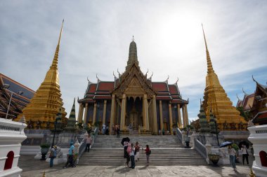 Prasat Phra Dhepbidorn veya The Royal Pantheon, Grand Palace, Bangkok, Tayland - Kraliyet Panteonu 1856 yılında Kral Rama IV tarafından yapılan Tayland-Khmer tarzının bir karışımıdır..