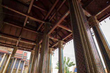 Phra Ubosot veya The Chapel of The Emerald Buddha veya Wat Phra Kaew, The Grand Palace, Tayland 'ın sanatsal mimarisi ve dekorasyonuna yakın. Ana Phra Ubosot ya da Zümrüt Buda 'nın Zümrüt Buda tapınağında bulunduğu Şapel. 