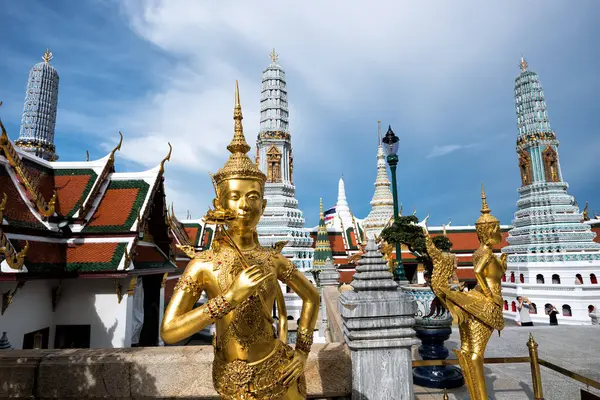 Статуи Prasat Phra Dhepbidorn Королевском Пантеоне Большой Дворец Бангкок Таиланд — стоковое фото