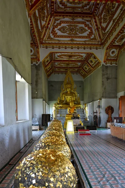 ワット クム寺院 シキオ タイのナコンラチャシマの有名な場所であるワット クムまたはノン クム寺院の美しい仏教寺院 ワット ルアン トーは シキオ町の近代的で非常に人気のある仏教寺院です — ストック写真