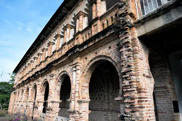 Kellie 'nin Kalesi Batu Gajah, Perak, Malezya' da. Bitmemiş, harap olmuş konak, William Kellie-Smith adında bir İskoç ekicisi tarafından inşa edilmiş..