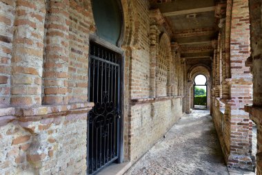 Kellie 'nin Kalesi Batu Gajah, Perak, Malezya' da. Bitmemiş, harap olmuş konak, William Kellie-Smith adında bir İskoç ekicisi tarafından inşa edilmiş.