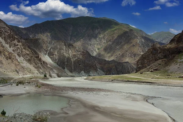 Река Пандж Старое Памирское Шоссе Таджикистан — стоковое фото