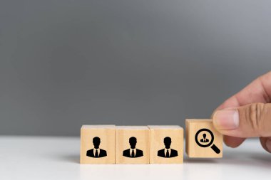 HRM ağaç küp simgesi insan kaynakları yönetim stratejisi iş stratejisi işi ve yetenek çalışanı.