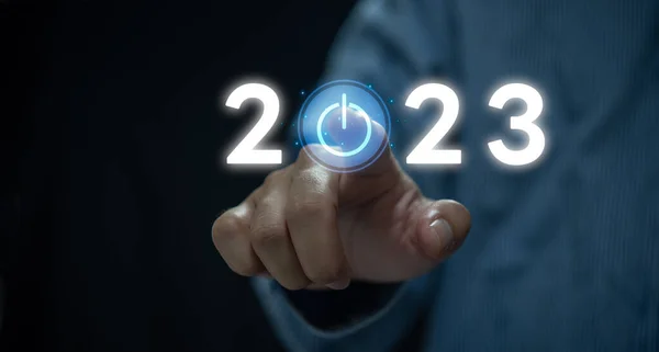 Geschäftsmann Berührt Icon Power Auf Virtuellem Bildschirm 2023 Ides Erfolgs — Stockfoto