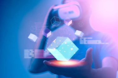 VR gözlük takan bir adam Sanal Küresel İnternet bağlantısı, Blockchain ve Nesnelerin İnternet Konsepti, Büyük Veri, Metaevren teknolojisi Geleceğin Teknolojisi..