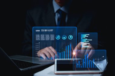 İş adamı analizi dijital teknoloji finansmanı yatırım stratejisi veri grafiği ve grafik ekonomik konsepti.