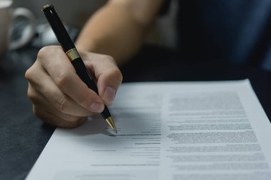 Kalemle El İmzası Sözleşmesi. iş, finans veya yasal projeler, resmi anlaşmalar ve ortaklıklar.