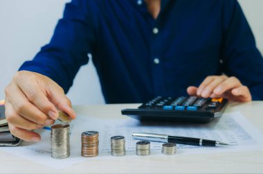 El parası tasarrufu. İş mali ve bankacılık yatırımları, muhasebe ve vergi kavramı.