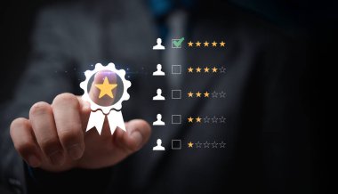 Müşteri ya da müşteri, en iyi ve mükemmel hizmet kalitesi geri bildirimi değerlendirmesi yapıyor. İnternet çevrimiçi anketi, iyi değerlendirme notu ve beş yıldızlı sıralama.