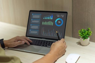 Ticari büyüme ve strateji grafikleri ve gösterge panelleri için büyük veri analizi bilgi akışı KPI ile veri yönetim sistemi