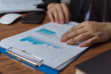 İş Grafikleri ve Grafikleri Büyüme ve Yatırım Stratejileri İçin Finansal Veri ve Eğilimleri Analiz Etme ve İstatistik Raporu