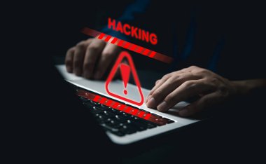 Siber saldırı tespit edildi, sistem hacklendi. Bilgi açığa çıktı. İnternet virüsü, siber güvenlik aşıldı. Siber suçlular veri gizlilik sunucusunu çevrimiçi yazılım çaldı.