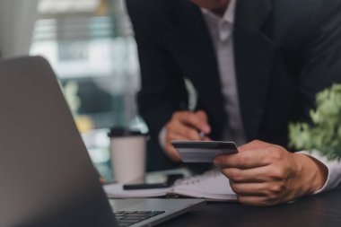 Çevrimiçi ödeme alım-satım finansmanı.
