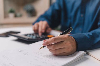 Muhasebeciler verileri belgelerler ve hesaplar ve bütçe raporları mali bankacılık ve vergi bilgi evrak şirketleri.