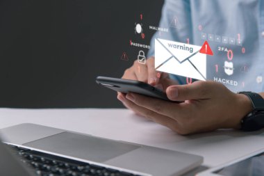 Cep Telefonu Dijital Siber Güvenlik Ağı 'nda Uyarı ve E- posta Simgesi