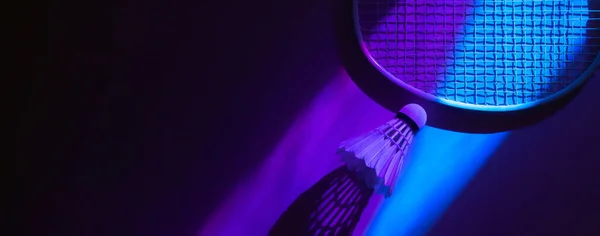 Rakieta Badmintona Wahadłowiec Jaskrawych Gradientowych Kolorach Neonu Poziomy Plakat Tematyczny — Zdjęcie stockowe