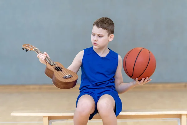 Het Kind Kiest Tussen Sport Muziek Horizontale Themaposter Voor Kindersport — Stockfoto