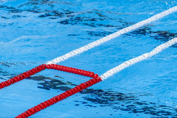 Utsikten Över Tom Offentlig Pool Inomhus Tävlingssimbassäng Horisontell Sport Tema — Stockfoto